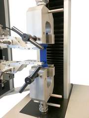 universal tensile specimen with clamping head and extensometer